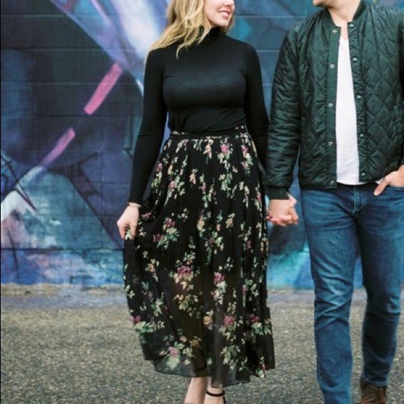 Black Floral Skirt - Picture 9 of 10